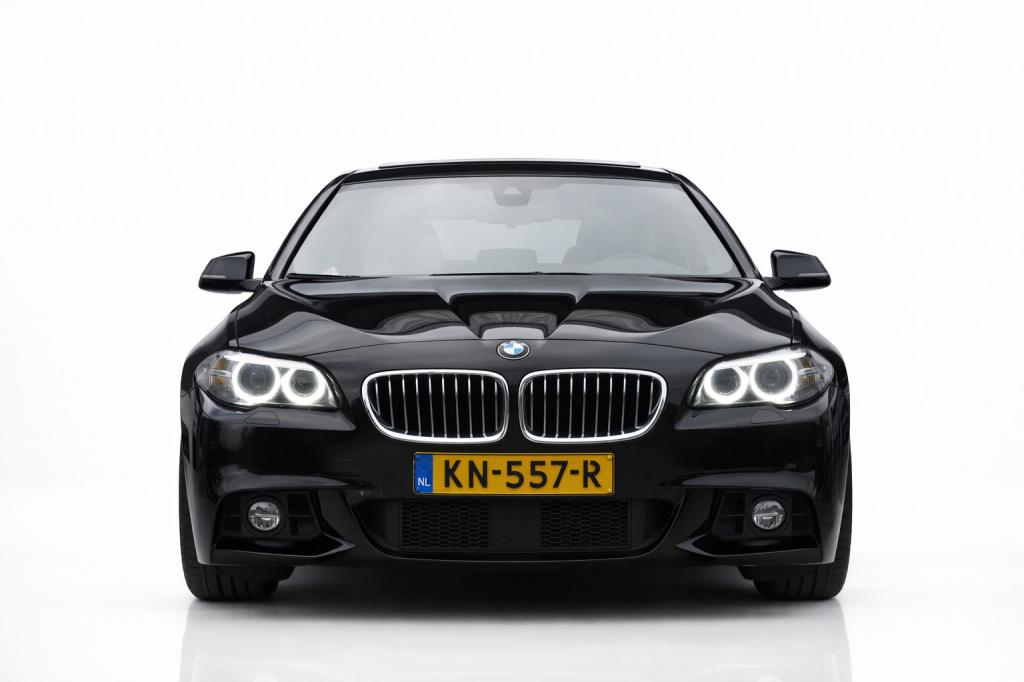 BMW 5 Serie 520i m sport | schuifdak | camera | leder | nap | adapt. cruise