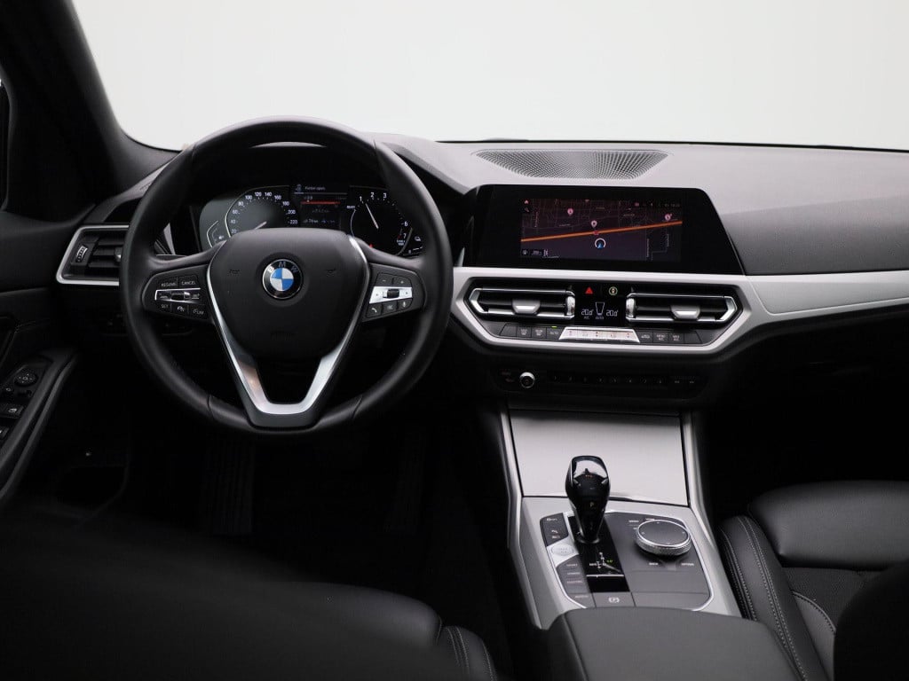 BMW 3-serie 330e | automaat | navigatie | half-leer | adaptive cruise contr