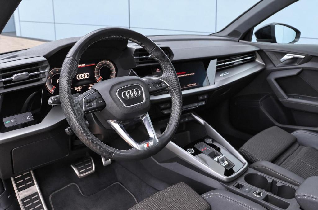 Audi A3 limousine 35 tfsi s edition 150pk s tronic