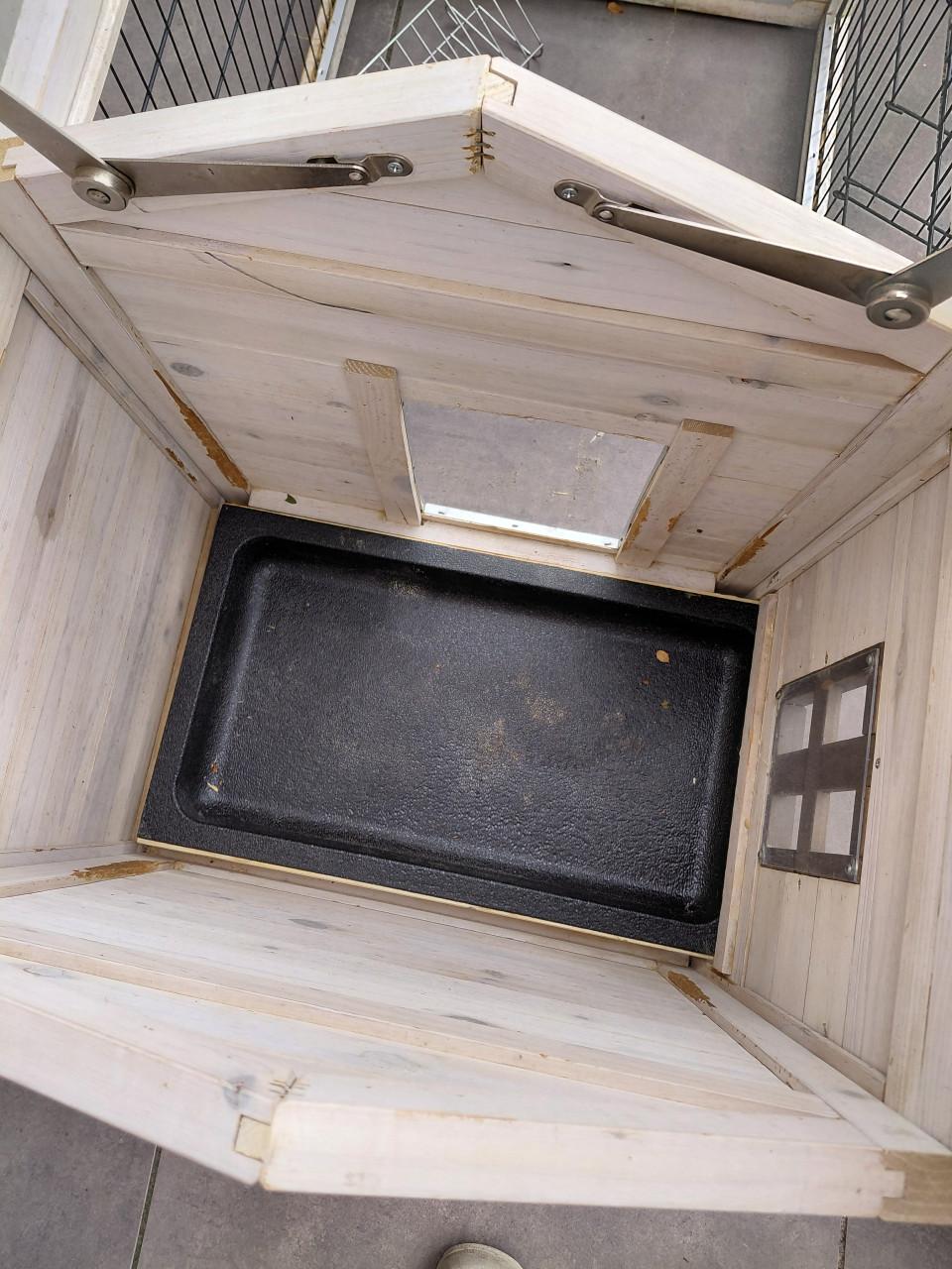 Groot konijnenhok (altijd binnen gestaan) geschikt vr cavia of dwergkonijn