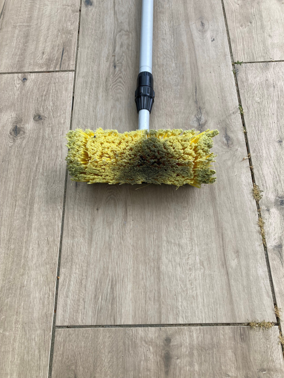 Schoonmaakborstel op telescoopsteel