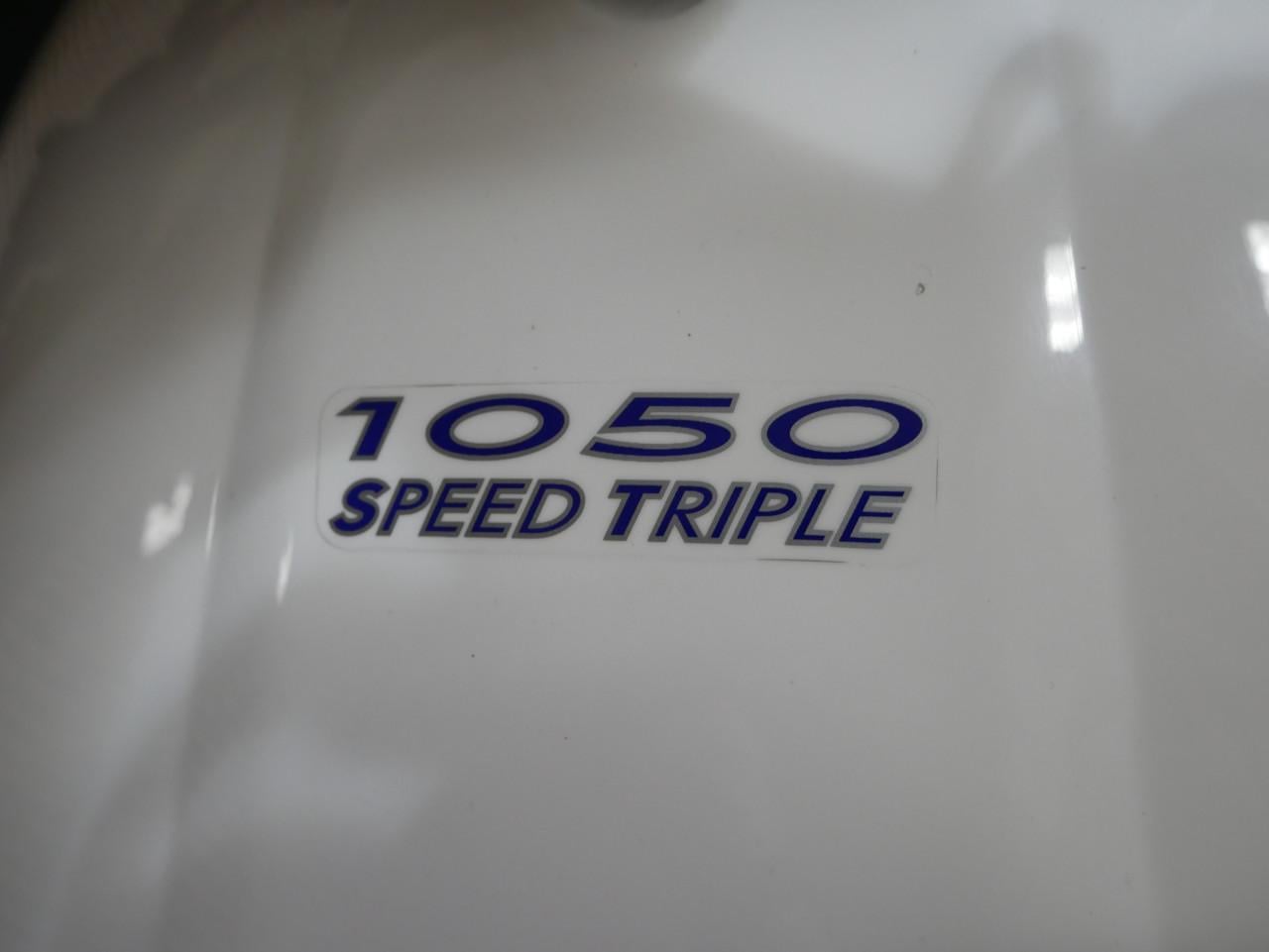 TRIUMPH SPEED TRIPLE 1050