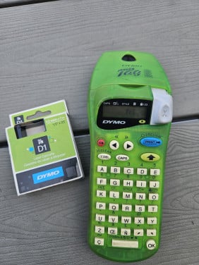 Zgan Dymo Letra Tag 2000 groene Handheld Label Maker....