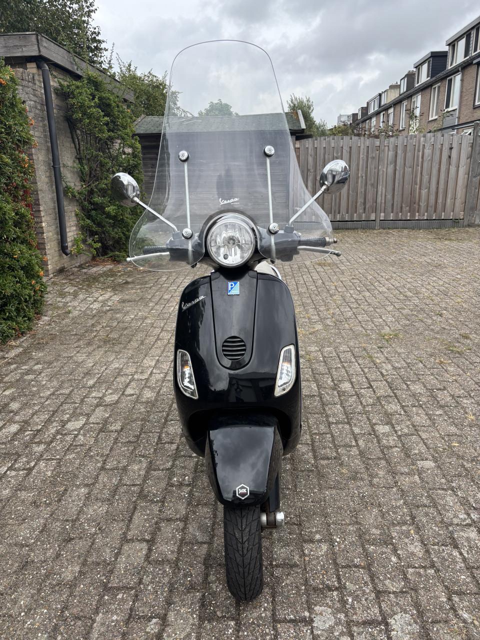 Scooter Vespa LX50 zwart 4-takt