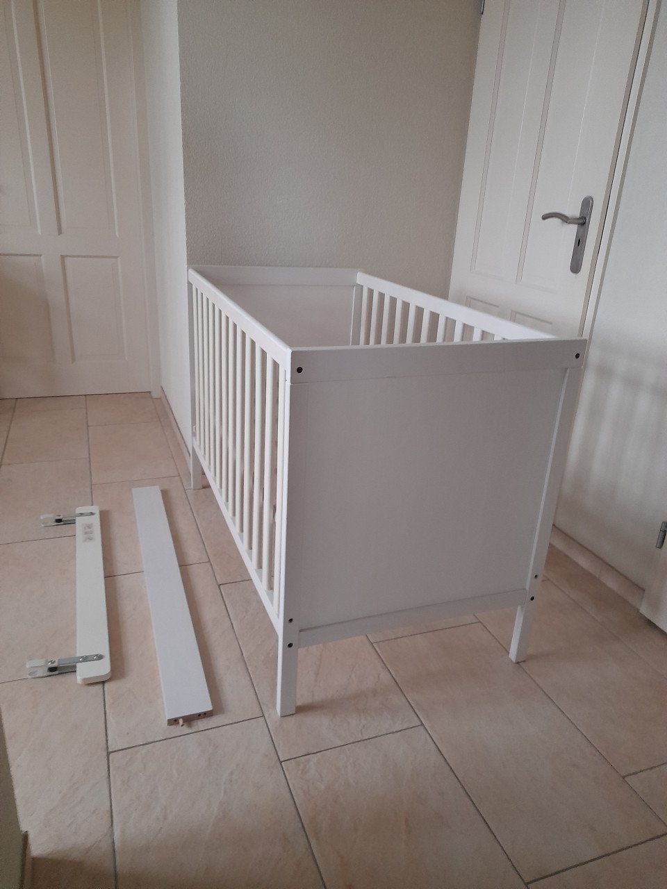 SUNDVIK Babybedje, wit, 60x120 cm ( in goede staat )