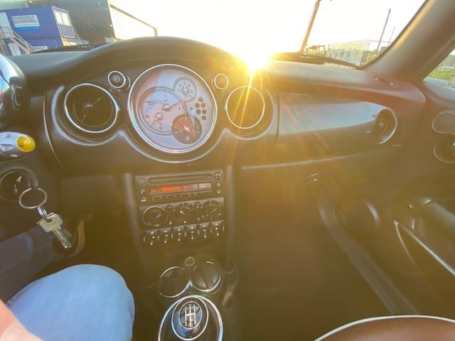 Schitterende MINI Cooper sidewalk jwc cabriolet weinig km 4299 euro