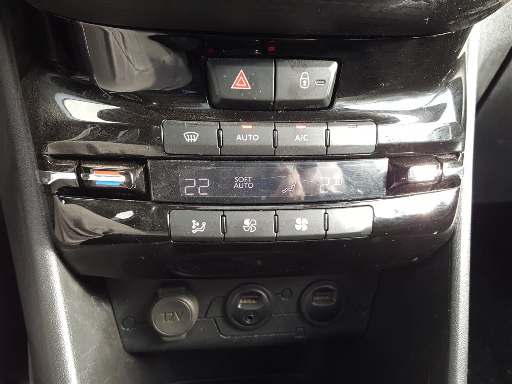 Peugeot 2008 1.6 vti 120pk allure navigatie | trekhaak | cruise & climate c
