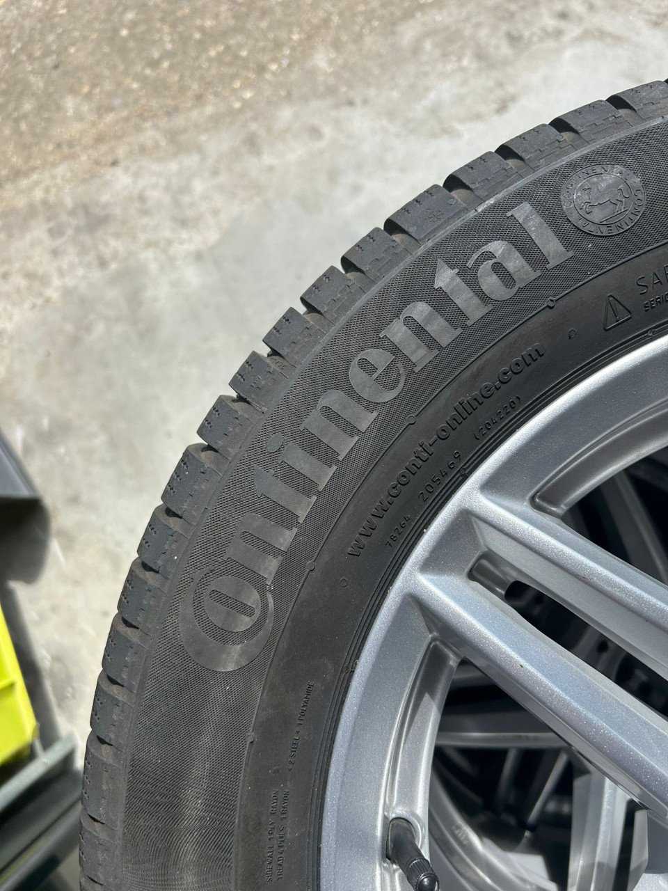 UNIWHEELS 16 INCH 5X105 SPORT VELGEN MET CONTINENTAL CONTIWINTERCONTACT