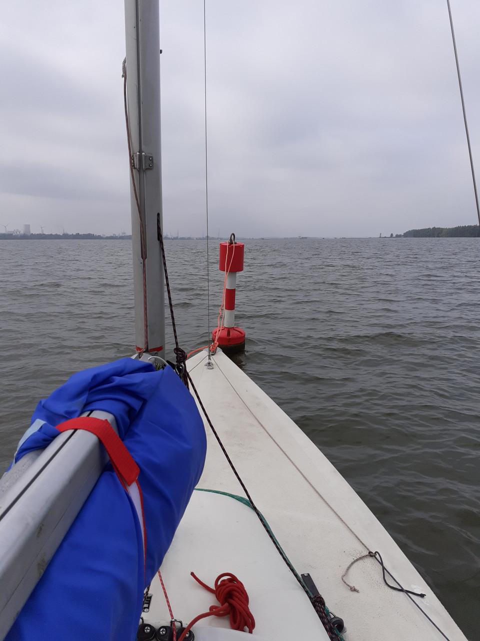 Yngling zeilboot met trailer, bbm en ligplaatsvoor de rest van het seizoen