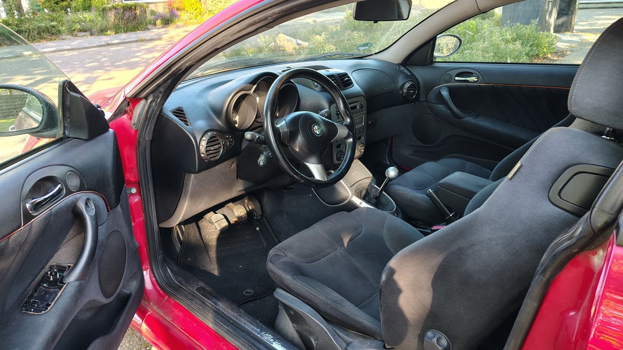 Alfa Romeo GT 1.8 Twin Spark Progression