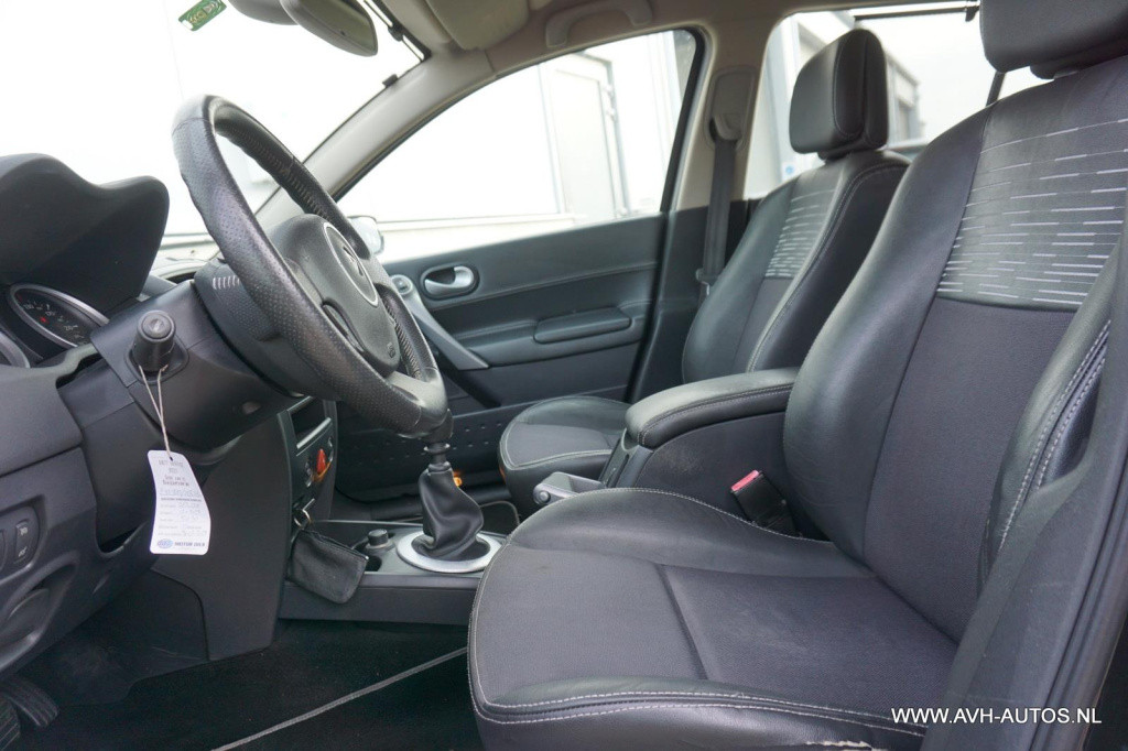 Renault Megane 2.0-16v tech line