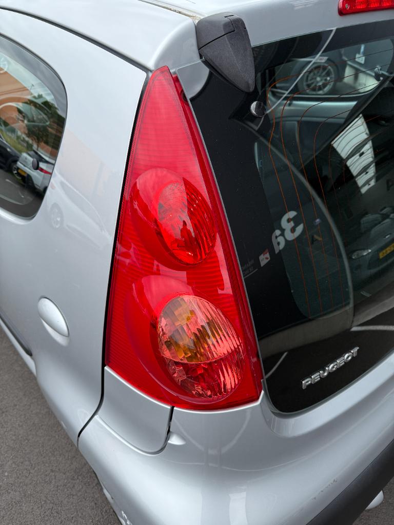 Peugeot 107 1.0-12v xs - 5drs - airco