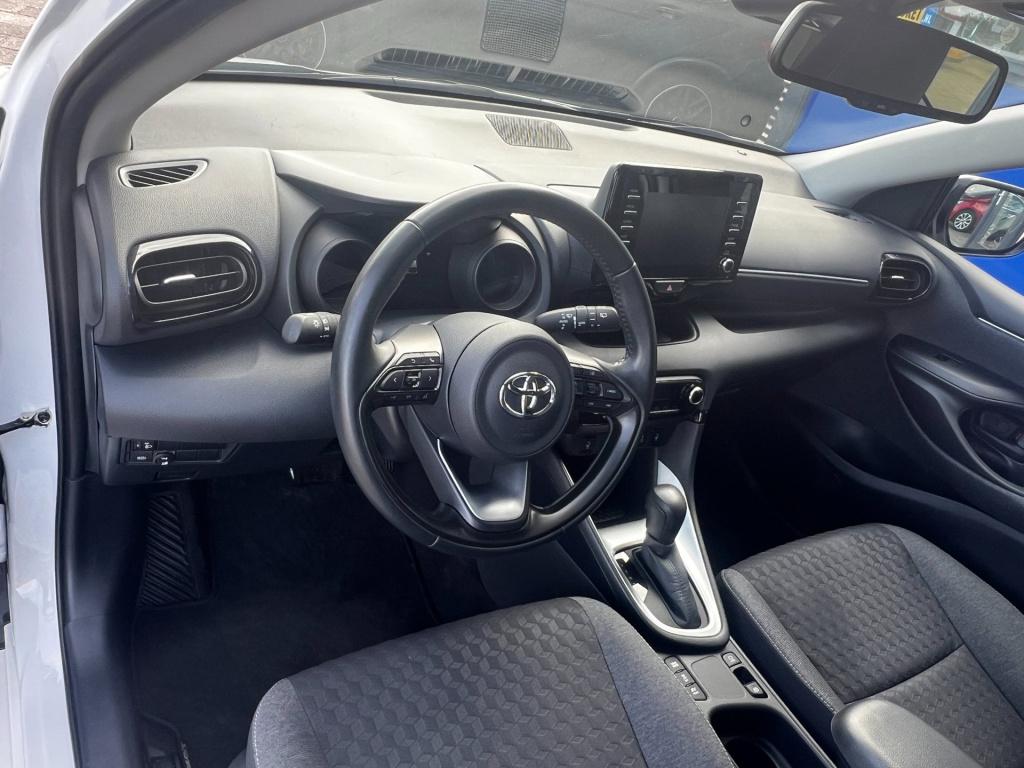 Toyota Yaris 1.5 hybrid dynamic line, camera, carplay, navi enz..