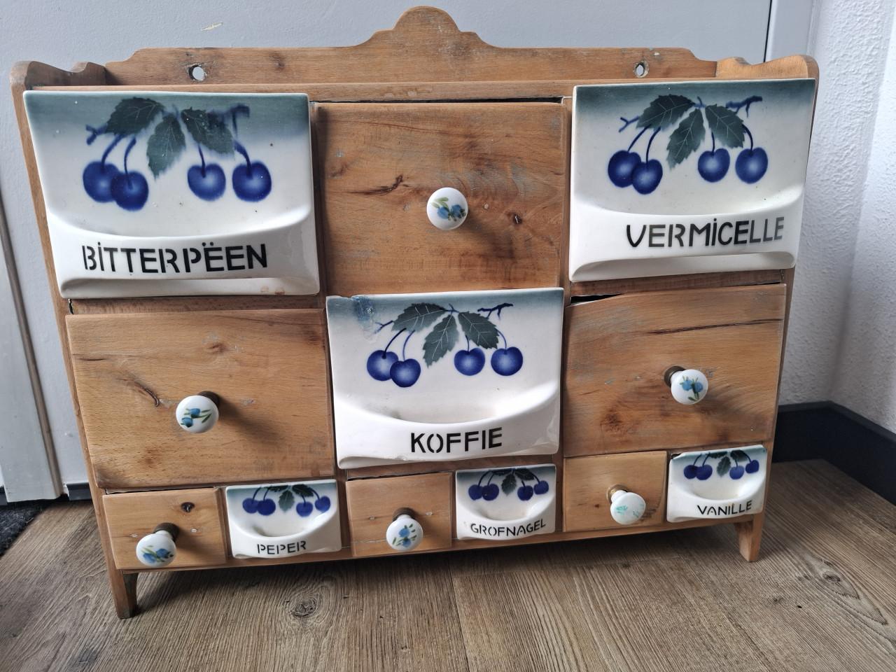 Brocant kruidenkastje
