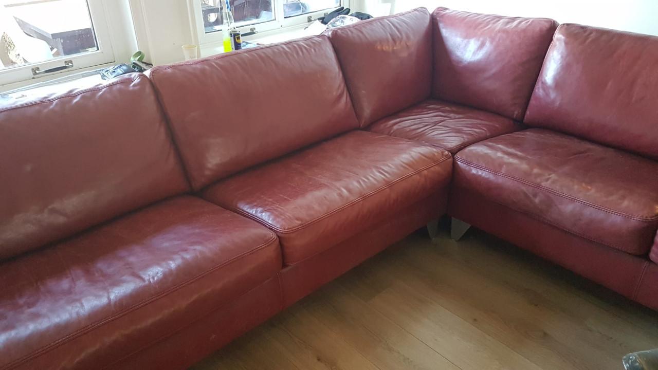 Zeer mooie design hoekbank in bordeauxrood leer