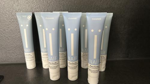 8 tubes Face Scrub, naif