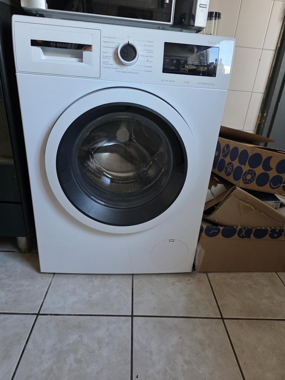 Bosch Serie 4 Iron Assist Eco Silent Drive