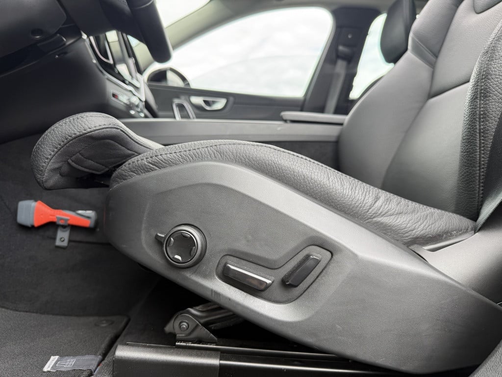 Volvo XC60 2.0 t6 awd + dark