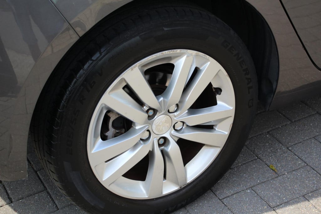 Peugeot 308 1.2 puretech active - cruise - navi - pdc - dis.riem 2024 v.v.!