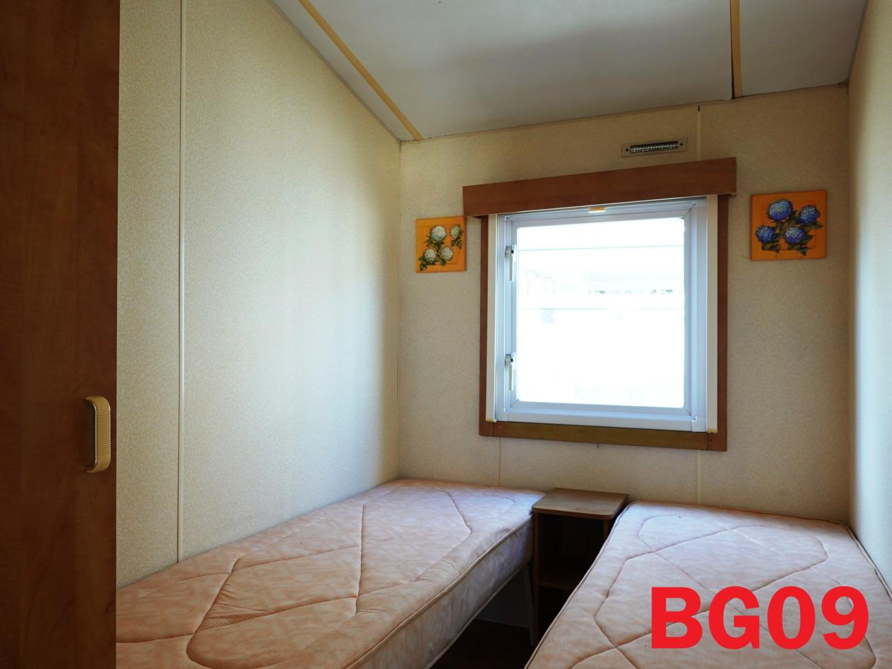 Gezellig ingerichte stacaravan met 2 slaapkamers en apart toilet te koop