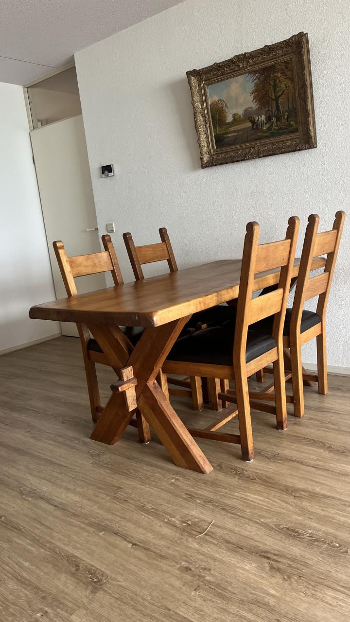Massief eiken eethoek – tafel + 4 stoelen – zeer mooie kwaliteit