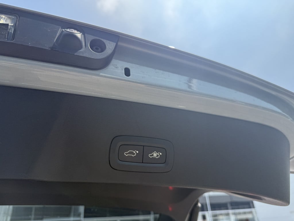 Volvo XC40 t4 211pk recharge ultimate dark| full options !!