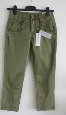 Nieuwe groene 3/4 broek maat 34