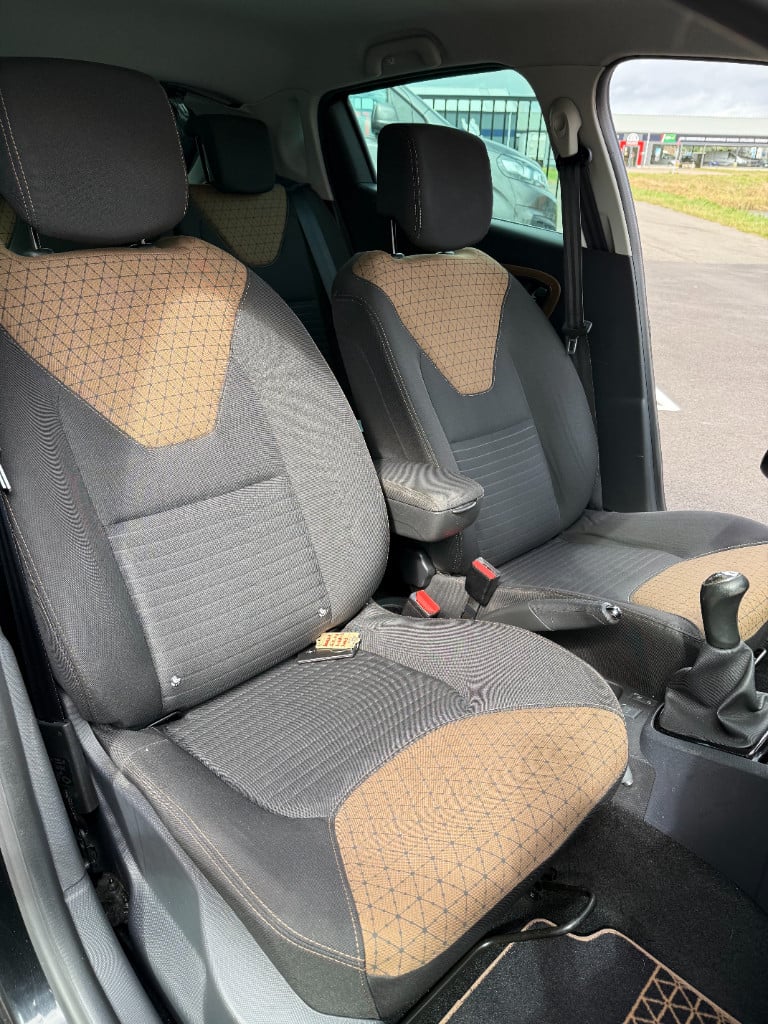 Renault Clio 0.9 - sportief - full option!