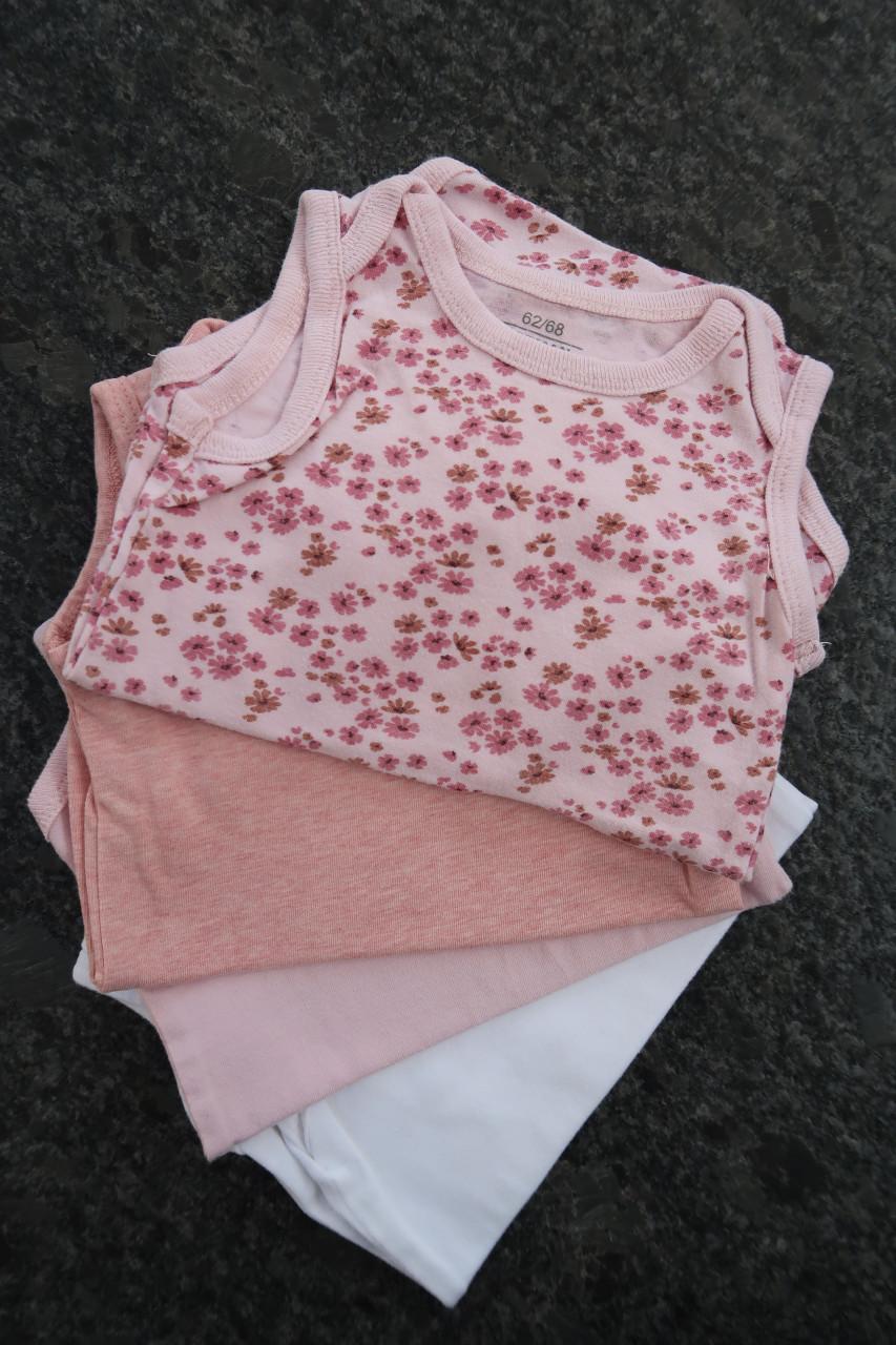 Babyrompertjes met lange mouw, korte mouw en mouwloos alles in maatje 62/68