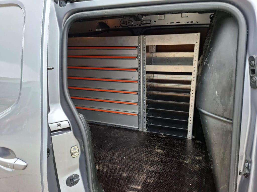 Opel Combo 1.5d l2h1 edition automaat / airco / cruise controle / trekhaak 