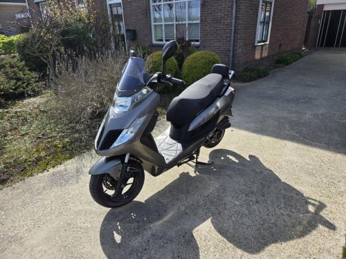 Scooter Kymco Dink geel kenteken