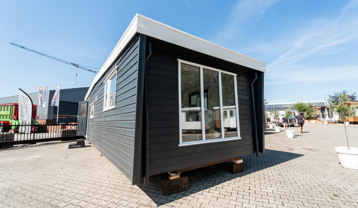Diverse kunststof chalets te koop