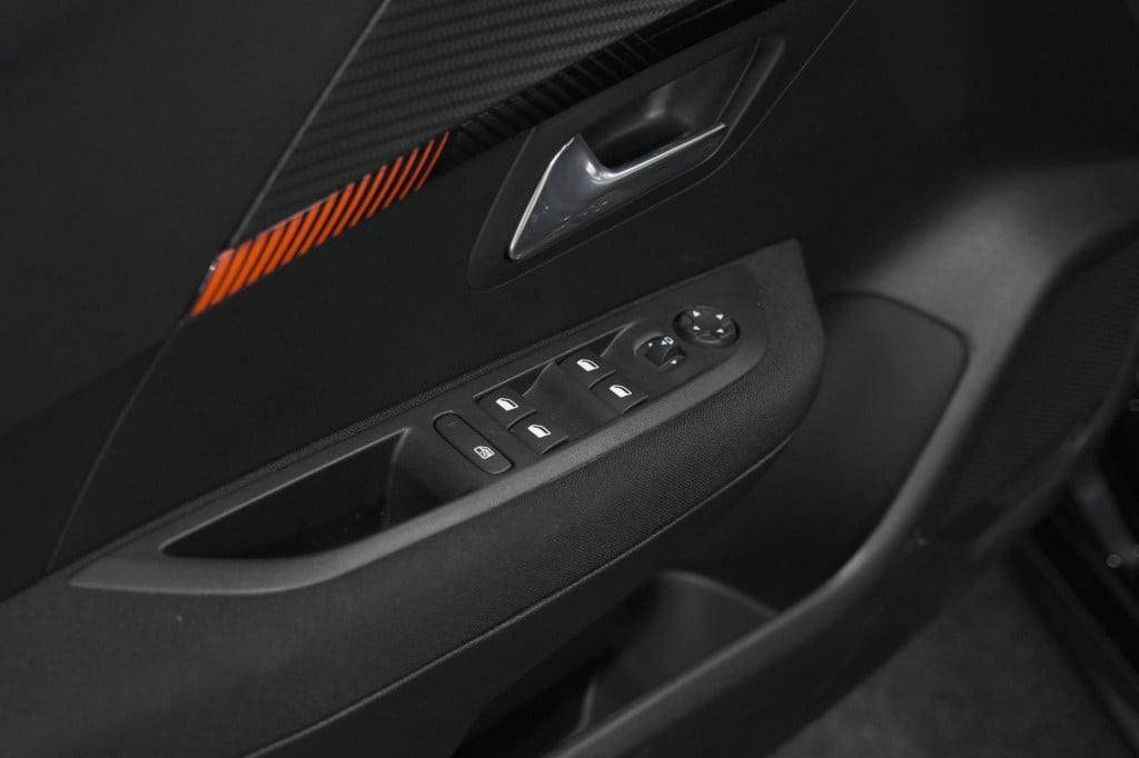 Peugeot 208 ev active pack 50 kwh | apple carplay | parkeersensoren | navig