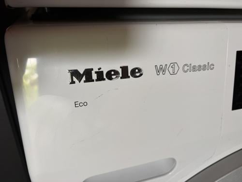 Miele wasmachine en wasdroger, resp. uit 2018 en 2009