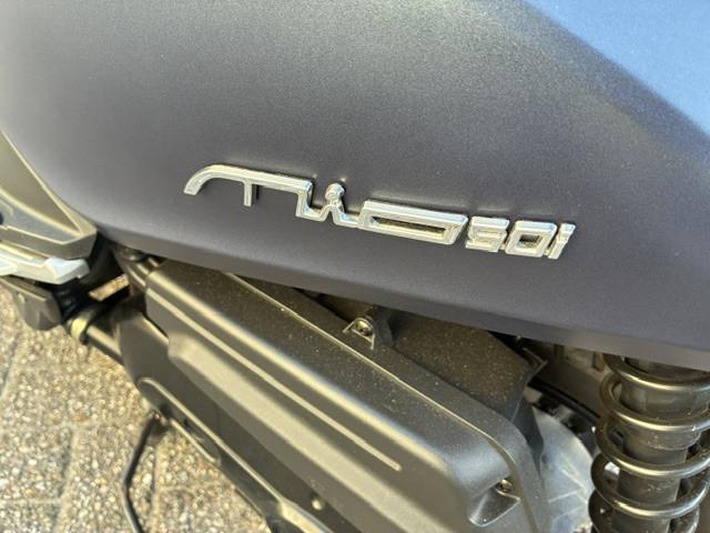 PRACHTIGE SYM MIO 50i EURO5 SNOR SCOOTER BOUWJAAR 2022 ALS NIEUW !