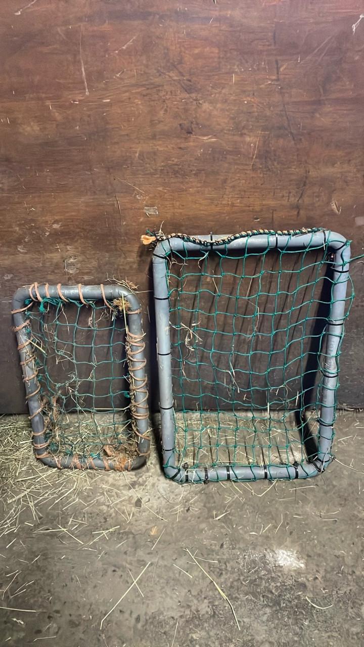 Slowfeeder frame voor hooibak