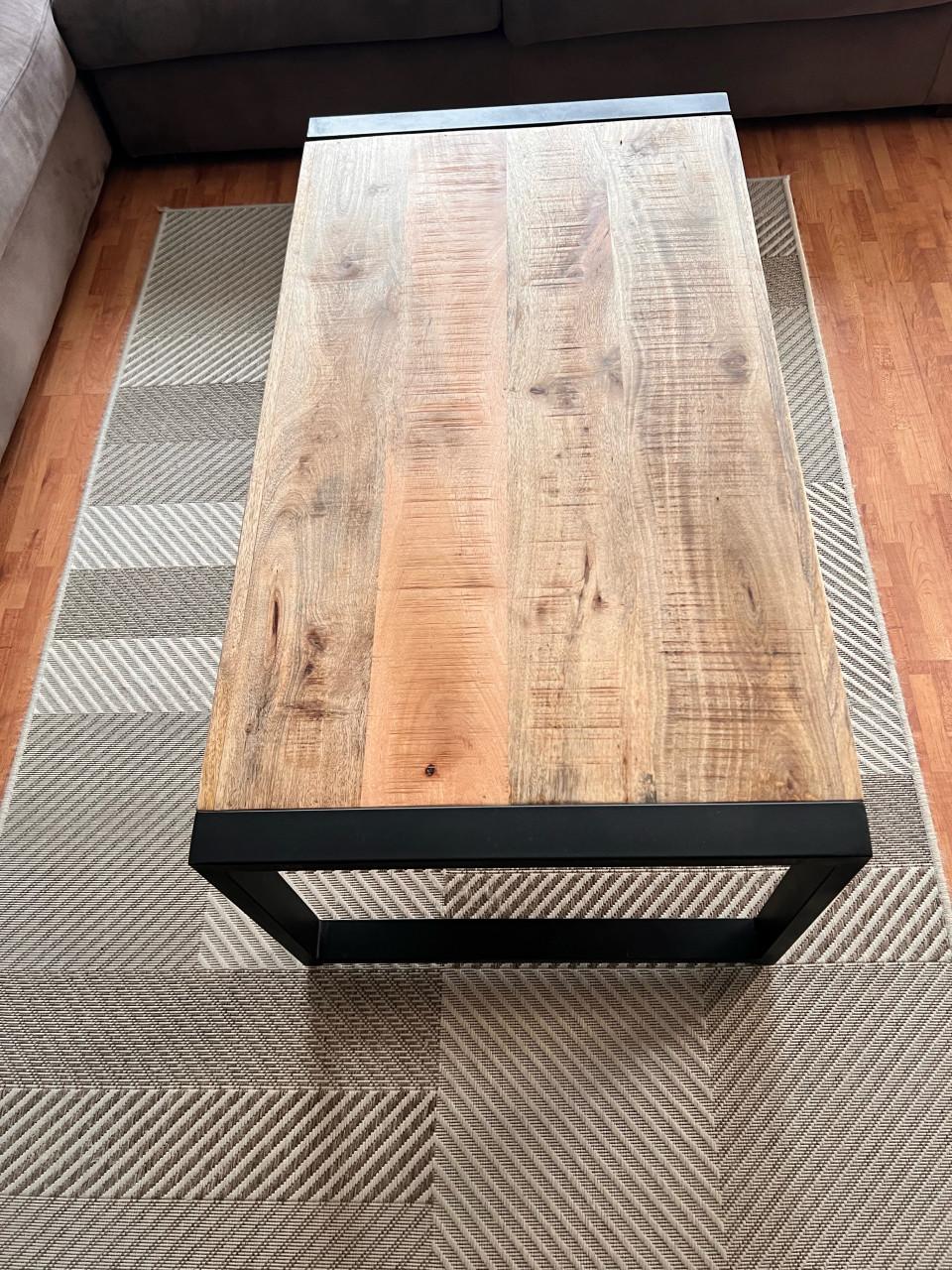 Mango houten industriële bartafel met stoelen + Mango houten salontafel