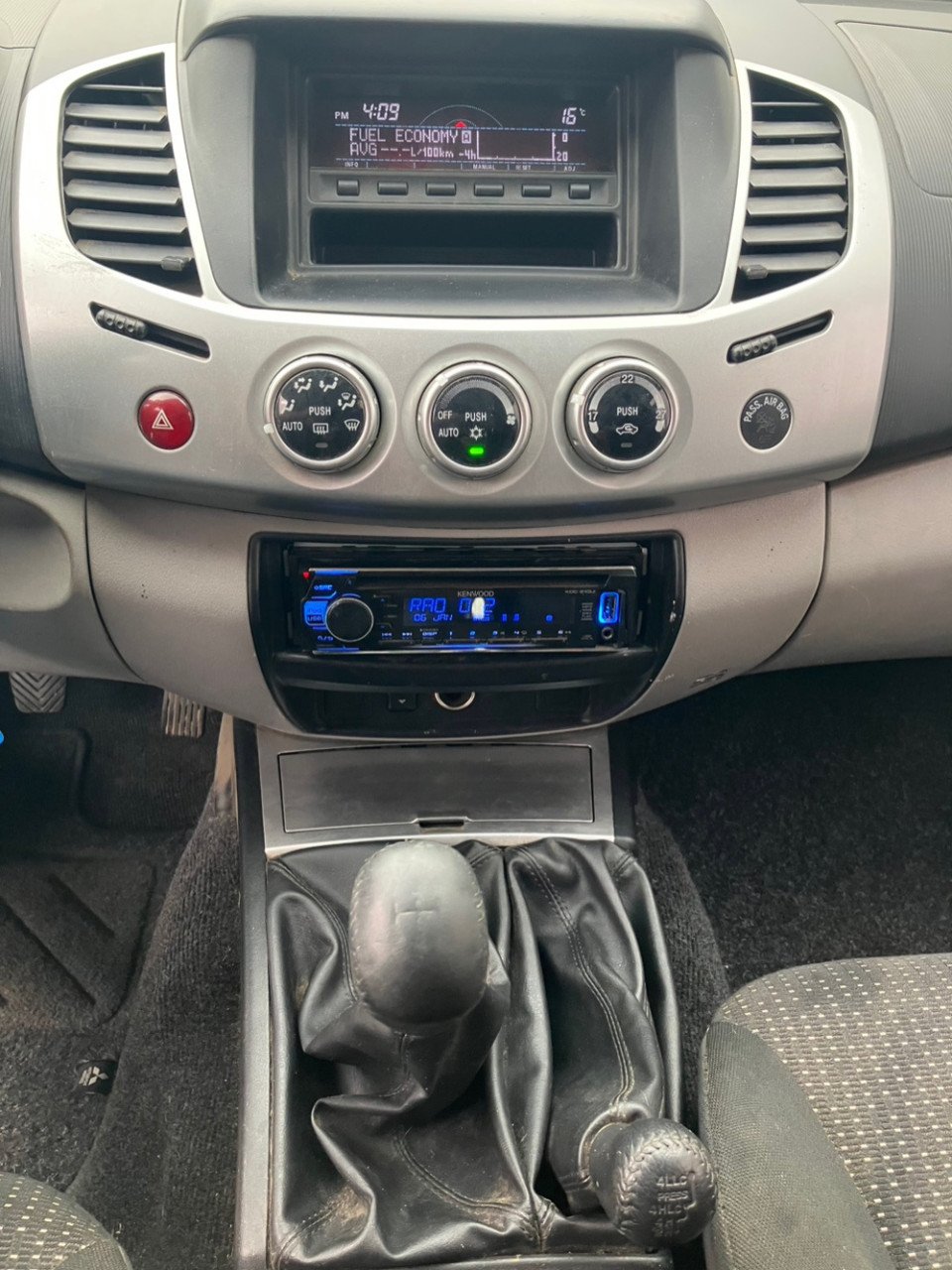 Mitsubishi L200 2.5 di-d club cab invite 4x4 diff-lock