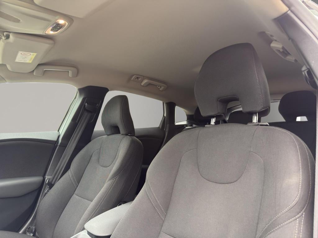 Volvo V40 2.0 t2 kinetic | camera + sensoren | navigatie | l.m.velg | 17"ve