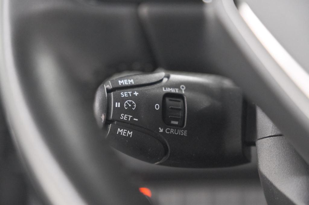 Peugeot 208 puretech 75 active pack | navigatie | parkeersensoren | apple c
