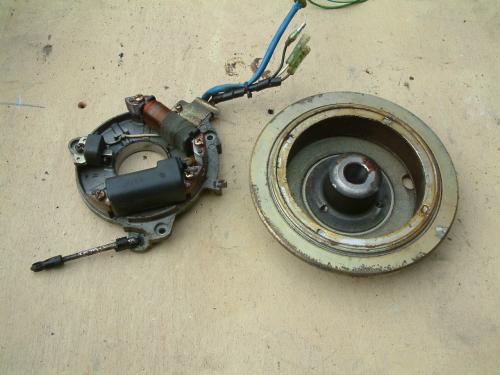 Ontstekings plaat met de elektronica  en vliegwiel   Yamaha 6 /8 pk