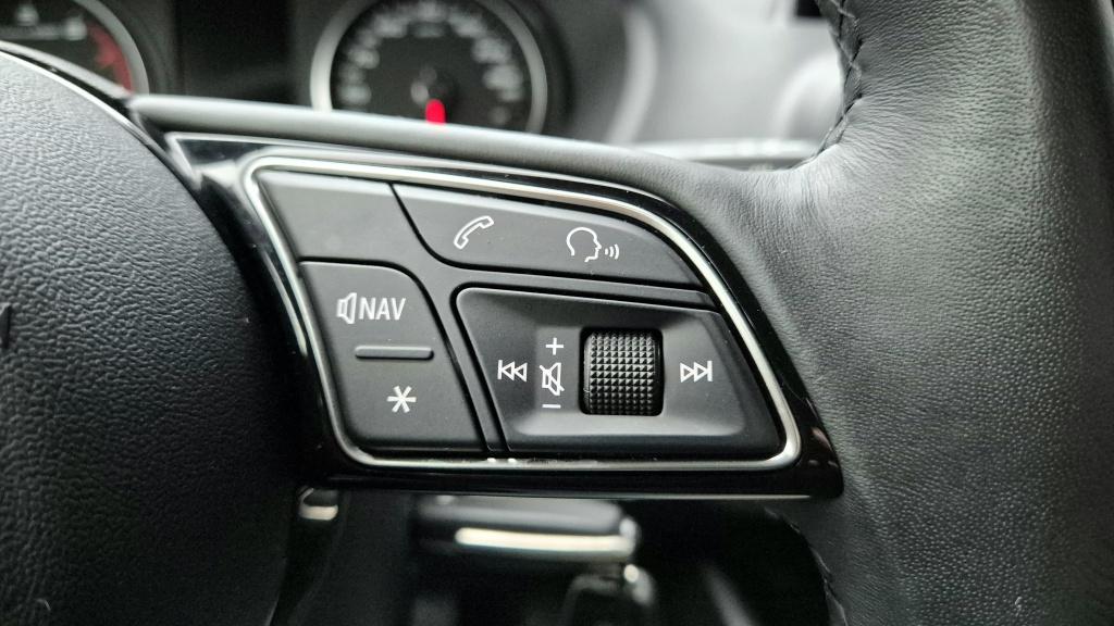 Audi Q2 35 tfsi advanced prestige | led matrix | navi | clima | trekhaak