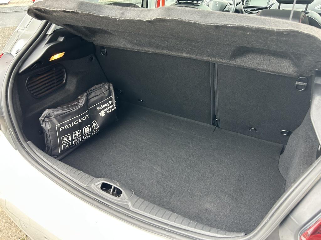 Peugeot 208 1.2 puretech 110pk 5d roland garros apple carplay | navigatie |