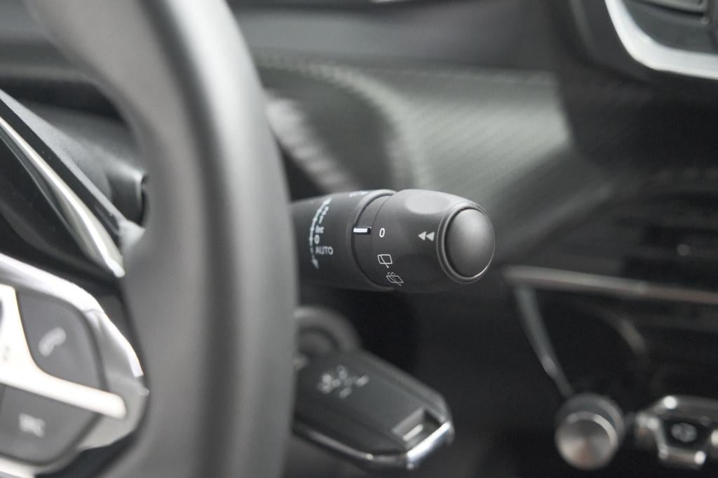 Peugeot 2008 puretech 130 active pack | trekhaak | camera | navigatie | par