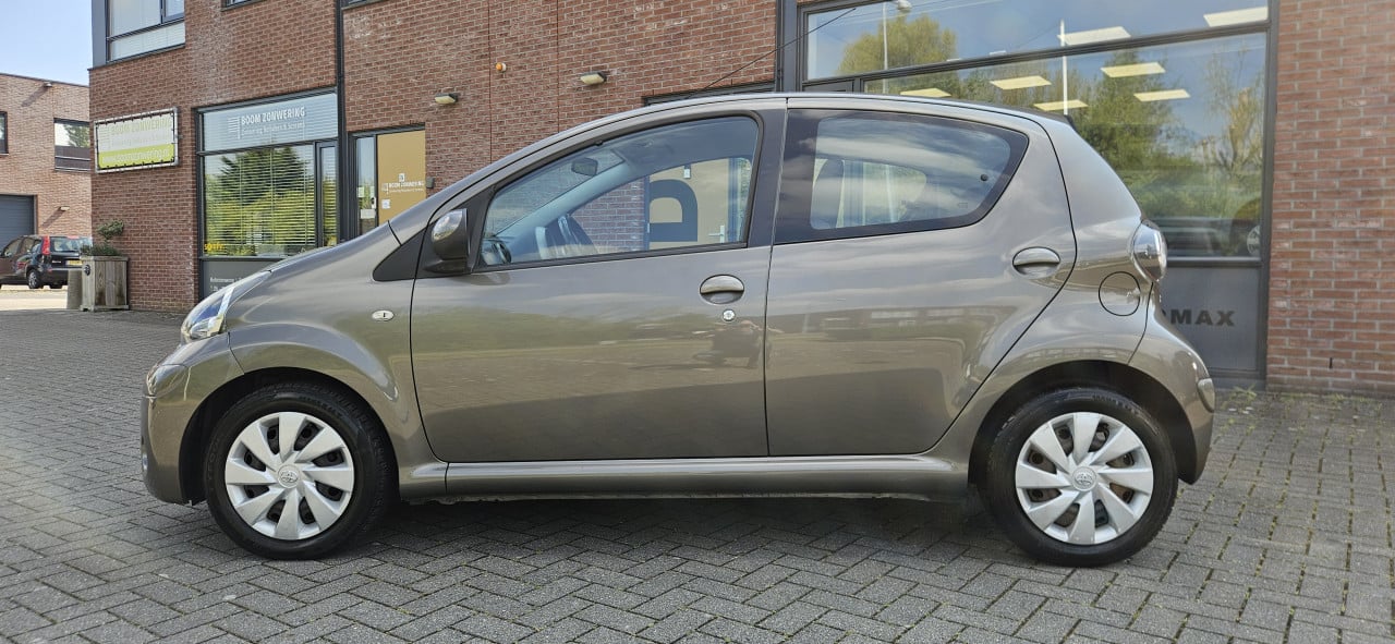 Zuinige TOYOTA AYGO Aspiration Bj. 2013 / NL AUTO / NAP / 3 mnd GARANTIE !