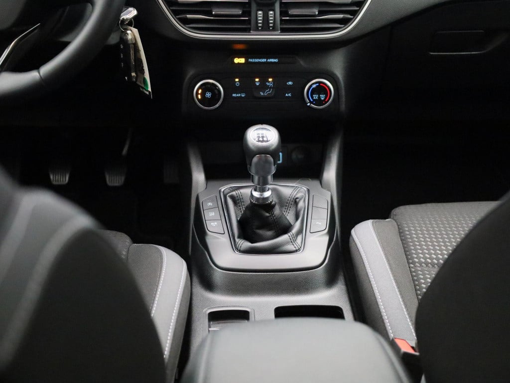 Ford Focus wagon 1.0 ecoboost hybrid trend edition business | cruise contro