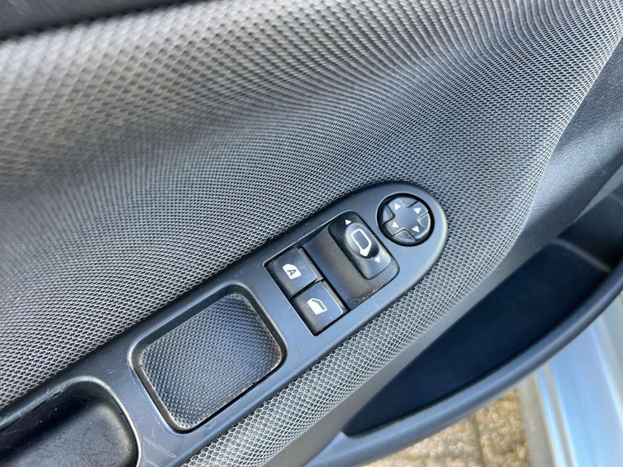 Peugeot 207 Cabrio uit 2012 met slechts 100.500 km