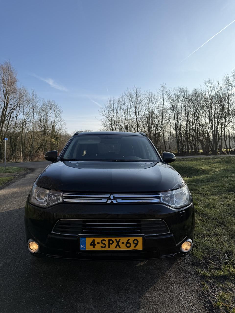 Mitsubishi Outlander 2.0 DOHC MIVEC PHEV 203 pk 4WD Plug-in hybride 2013