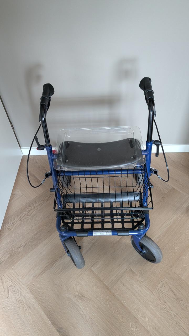 Rollator met dienbld