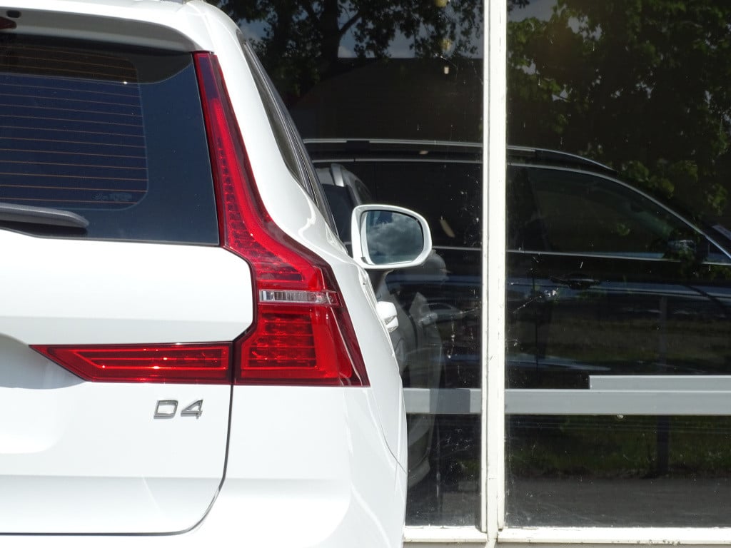 Volvo XC60 2.0 d4 momentum pro | adapt. led | apple carplay/android auto